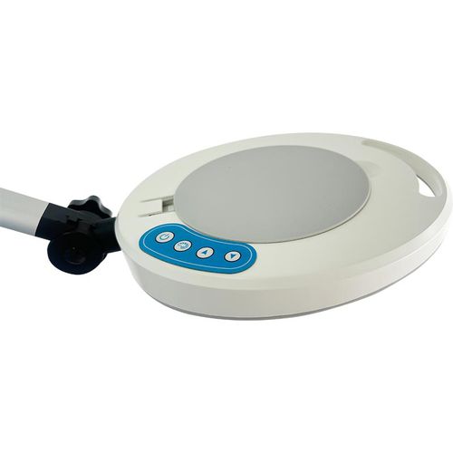 Lampe loupe à LED sur roulettes4